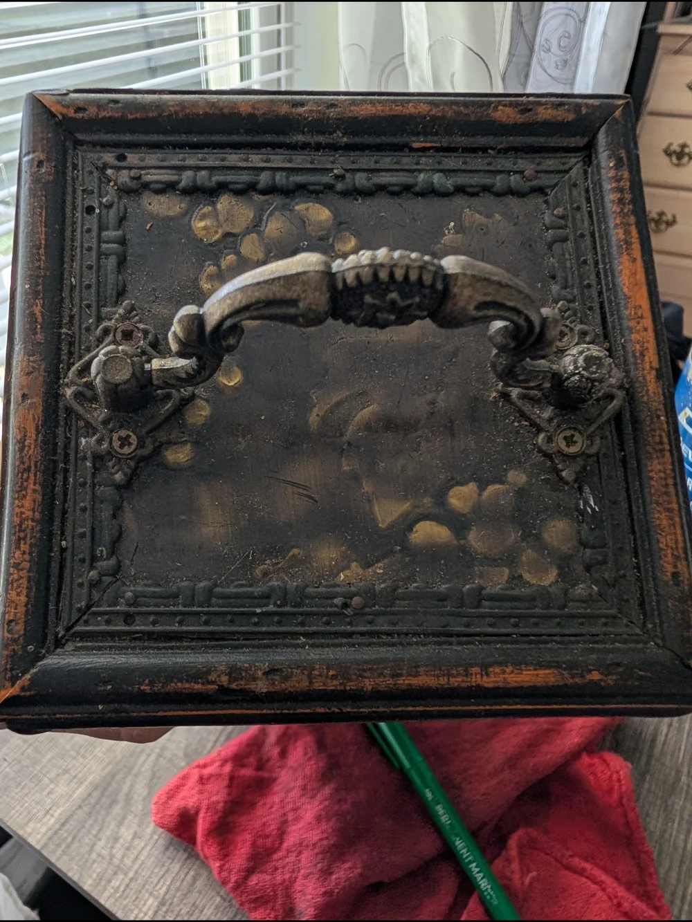 Vintage Embossed Floral Wine Box Holder - Bronze Black